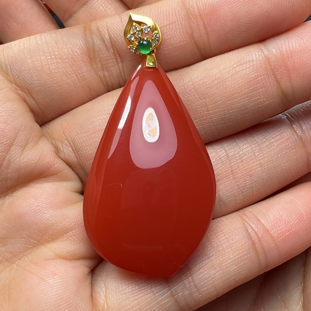 南红玛瑙吊坠18K金镶嵌