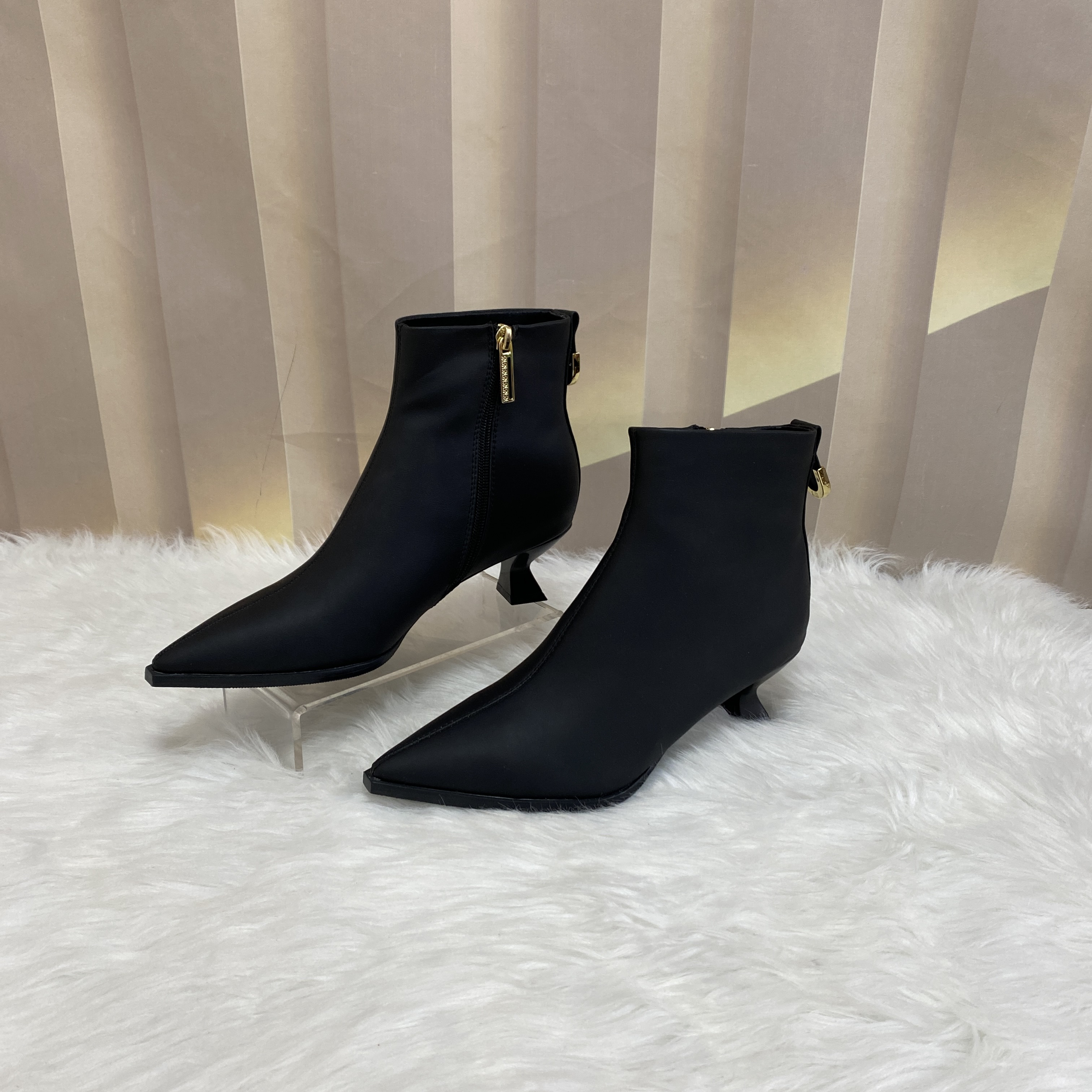 35-3秋冬时尚百搭尖头加绒短靴F