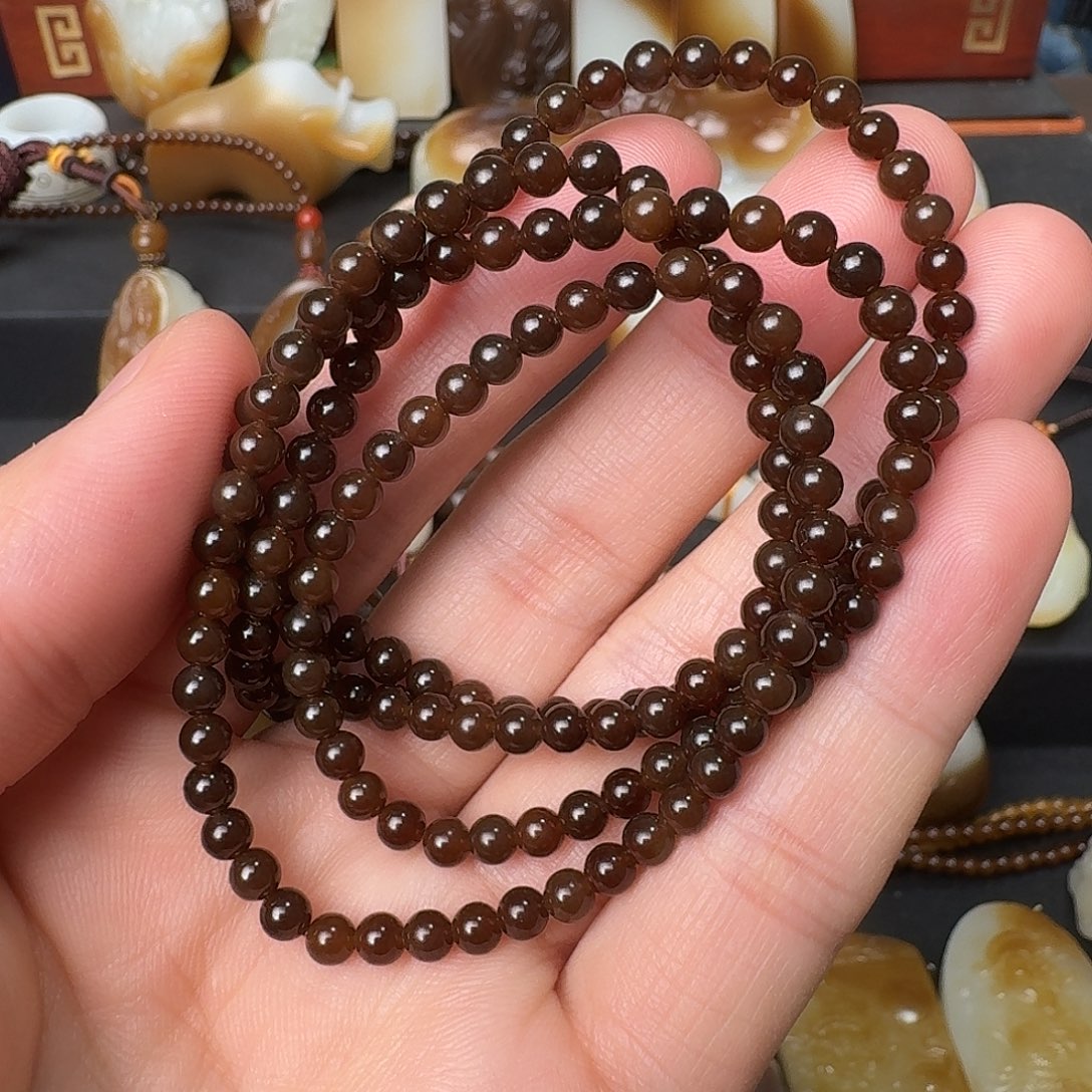 蜚***蜚和田玉（糖玉）未镶嵌项链