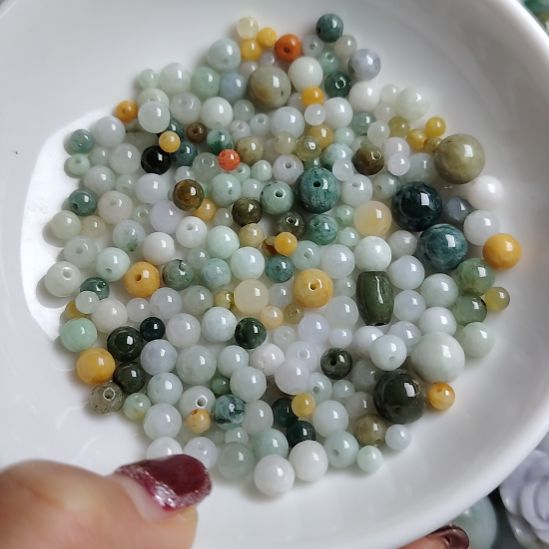 翡翠未镶嵌颈饰珠子一碗