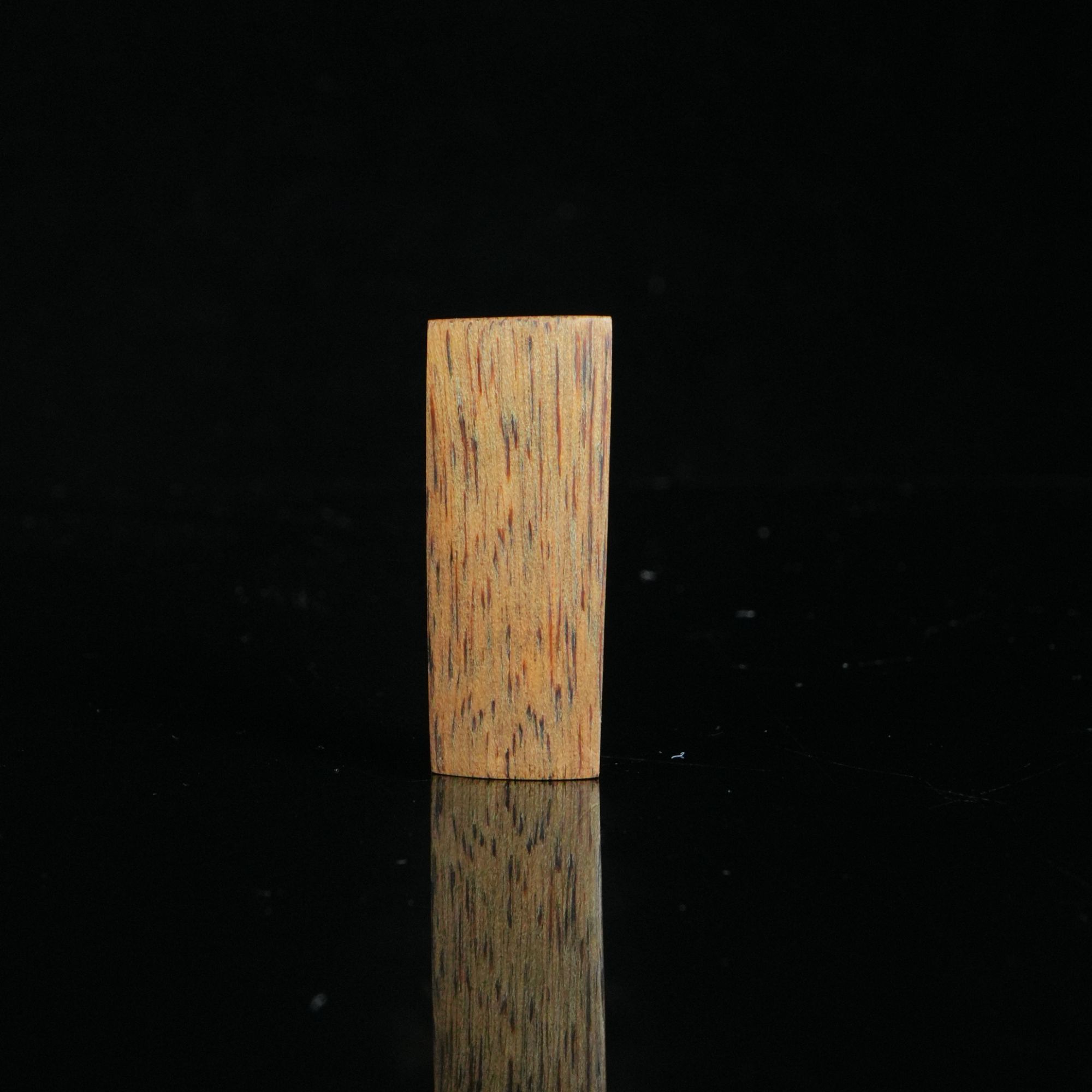 B714 西马金丝软油瘤疤沉香素牌 1.68x0.59x4.34cm  3g