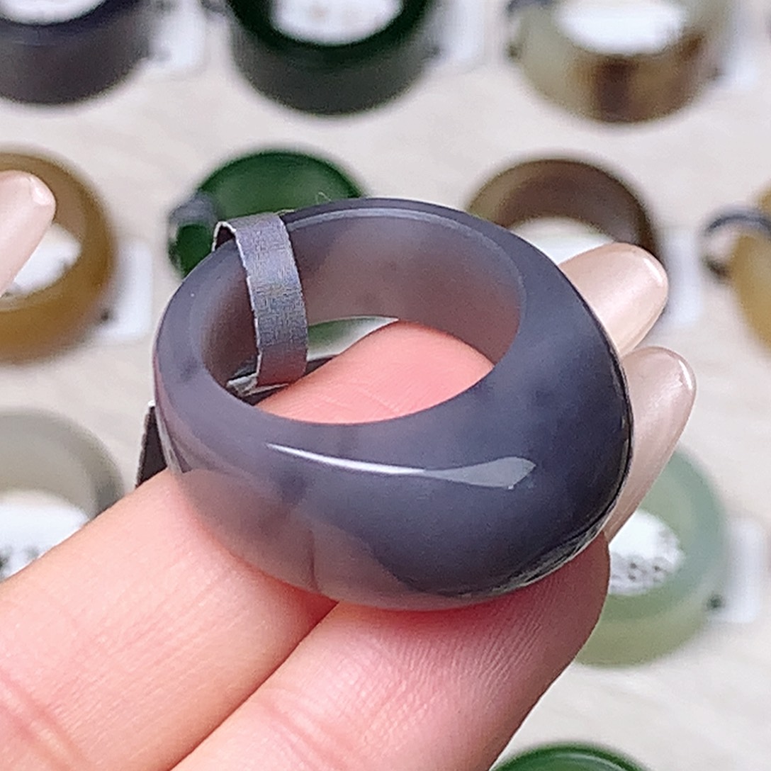 未镶嵌戒指和田玉文***?