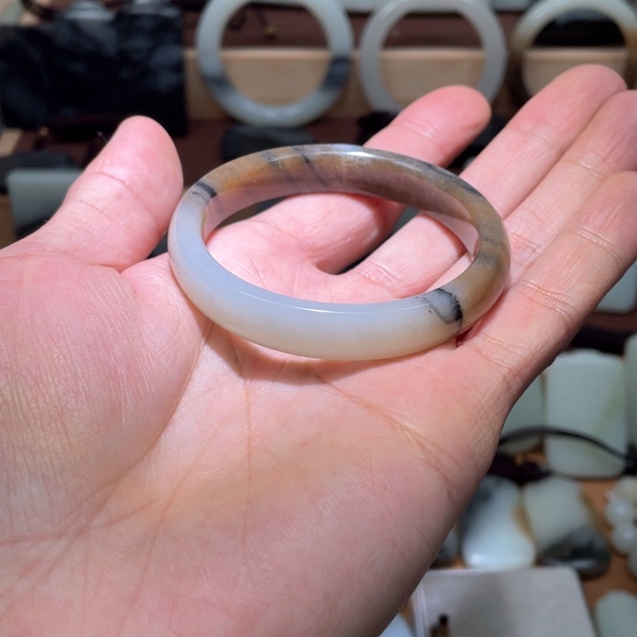 和田玉手镯54未镶嵌