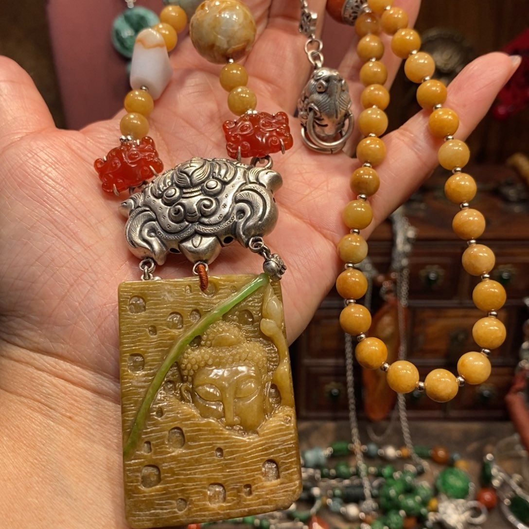 翡翠吊坠(赠链)未镶嵌