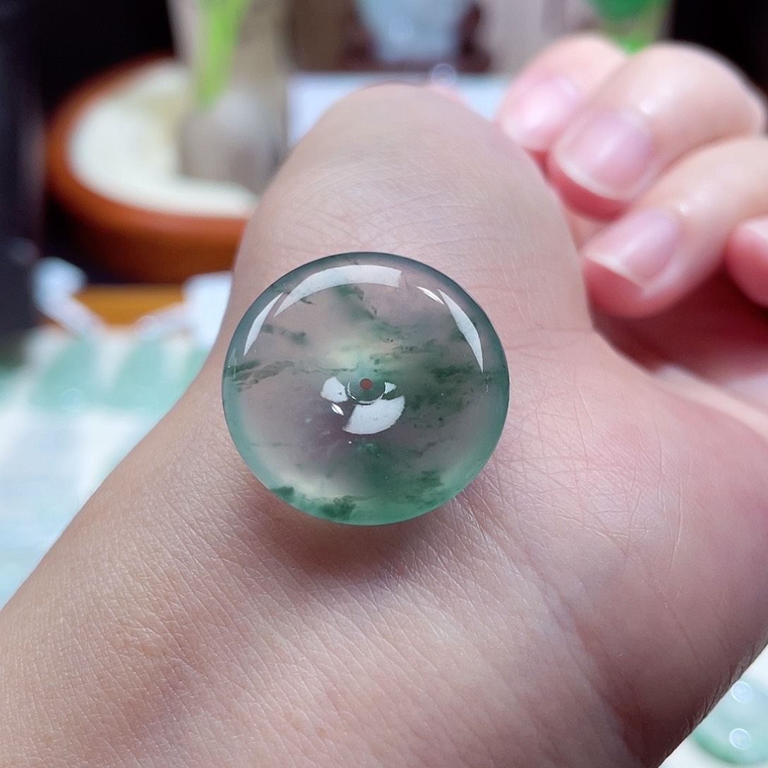 翡翠颈饰未镶嵌平安扣