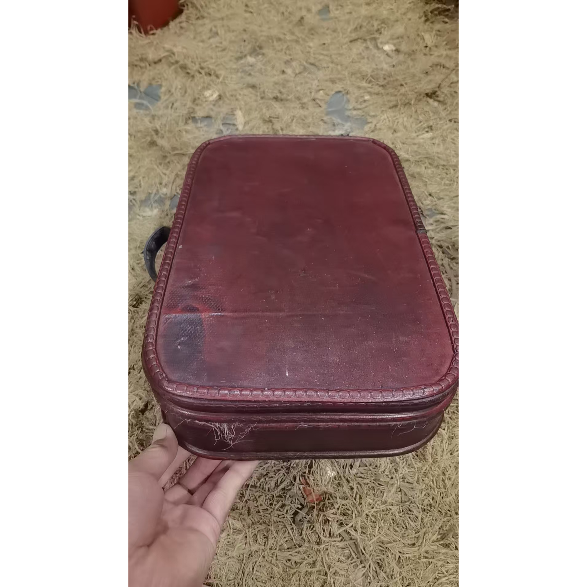 【闪购链接】红色长木箱一个