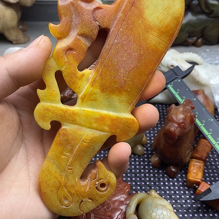 未镶嵌蛇纹石玉颈饰
