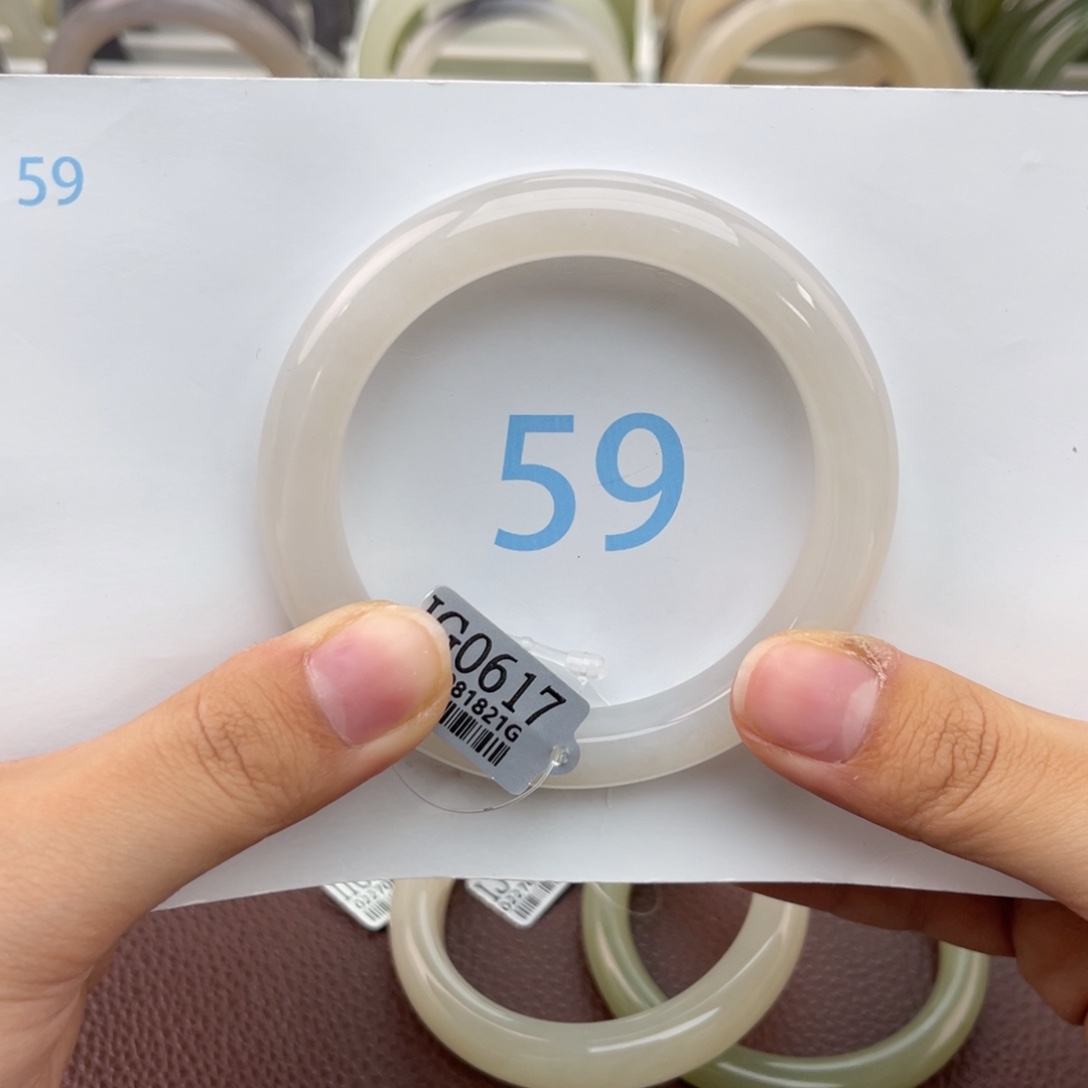 和田玉手镯未镶嵌芳*