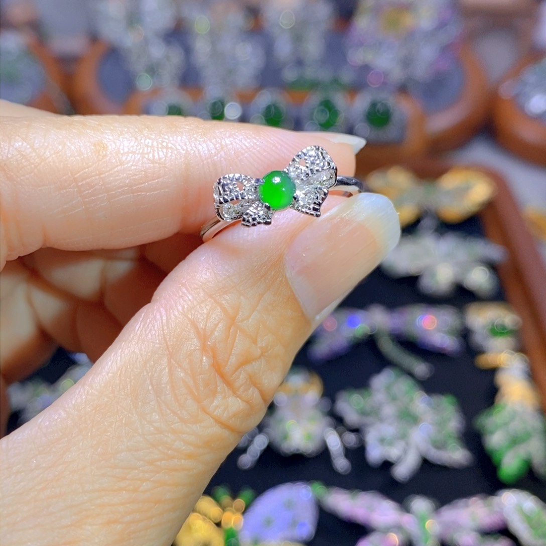 翡翠颈饰银S925镶嵌天然翡翠