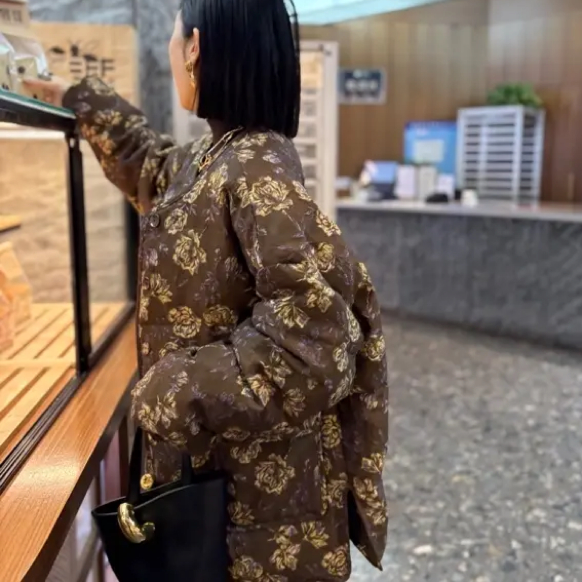 量感圆领桑蚕丝丝锦羊毛提花鹅绒加厚保暖外套