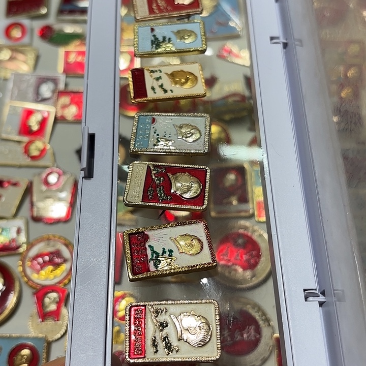 毛***先其他普通金属纪念章