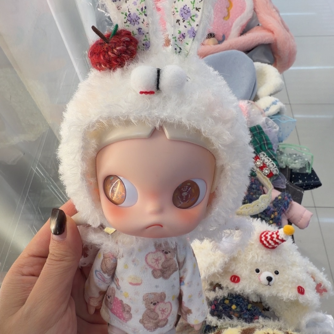 一个白色兔子帽子，不带娃