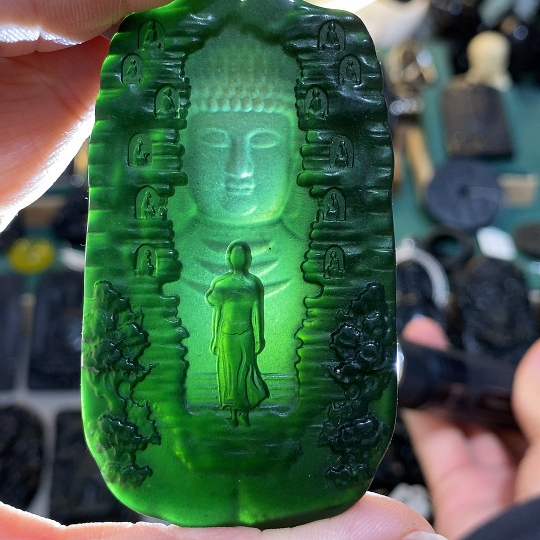 蛇纹石玉颈饰未镶嵌