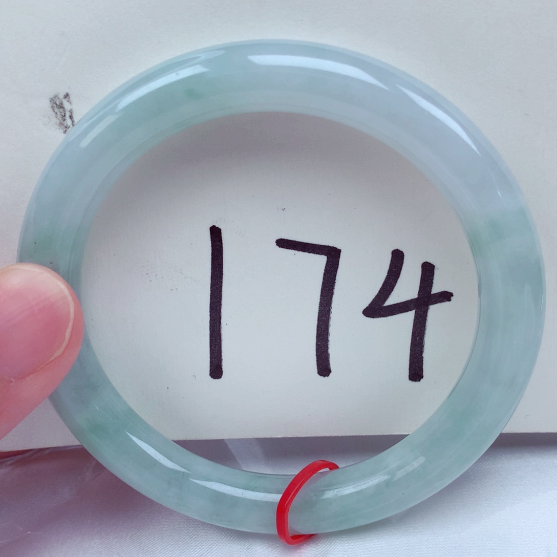 翡翠手镯未镶嵌翡翠