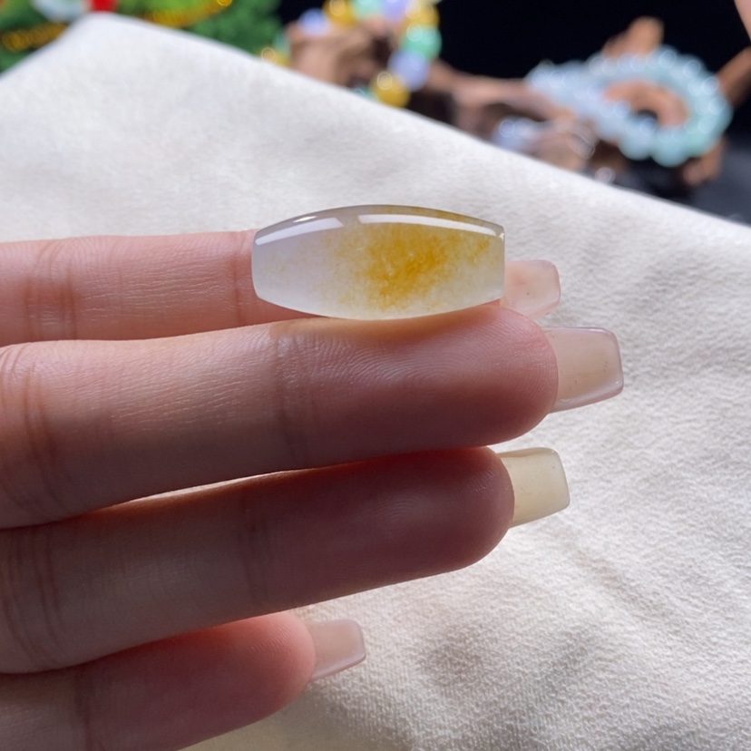 【闪购商品】翡翠颈饰未镶嵌冰黄橄榄珠