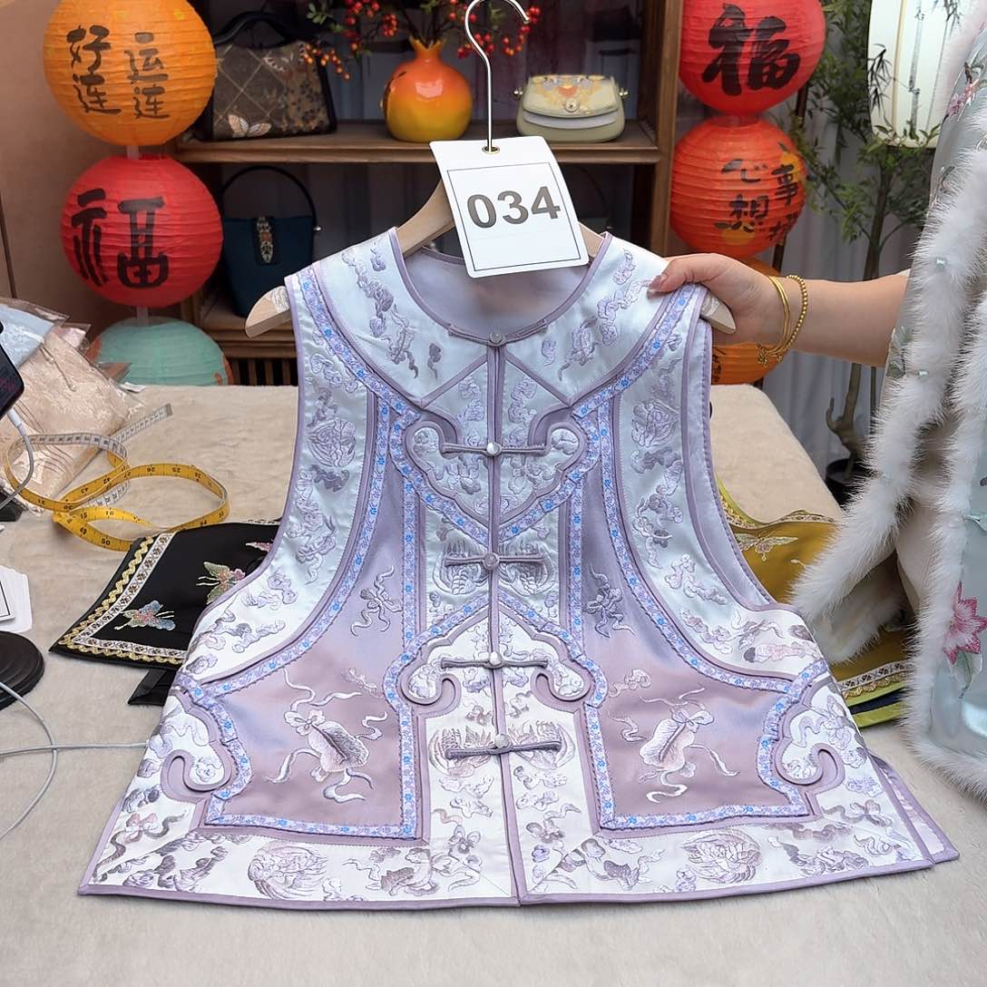 刺绣现绣马甲五如意四季款