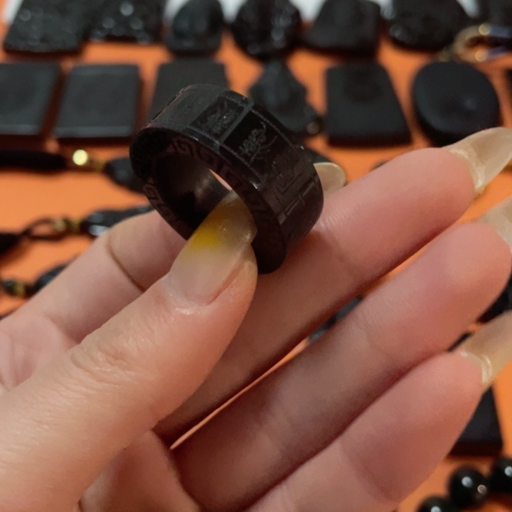 翡翠颈饰未镶嵌孤****u