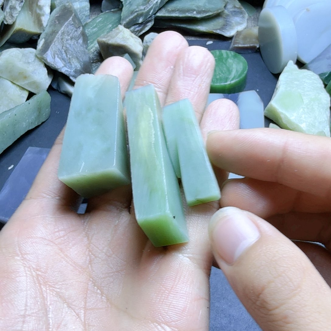 和田玉（糖玉）未镶嵌挂件靑**湫