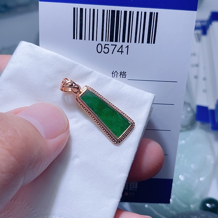 翡翠未镶嵌颈饰天光墟翡翠市场现金代购