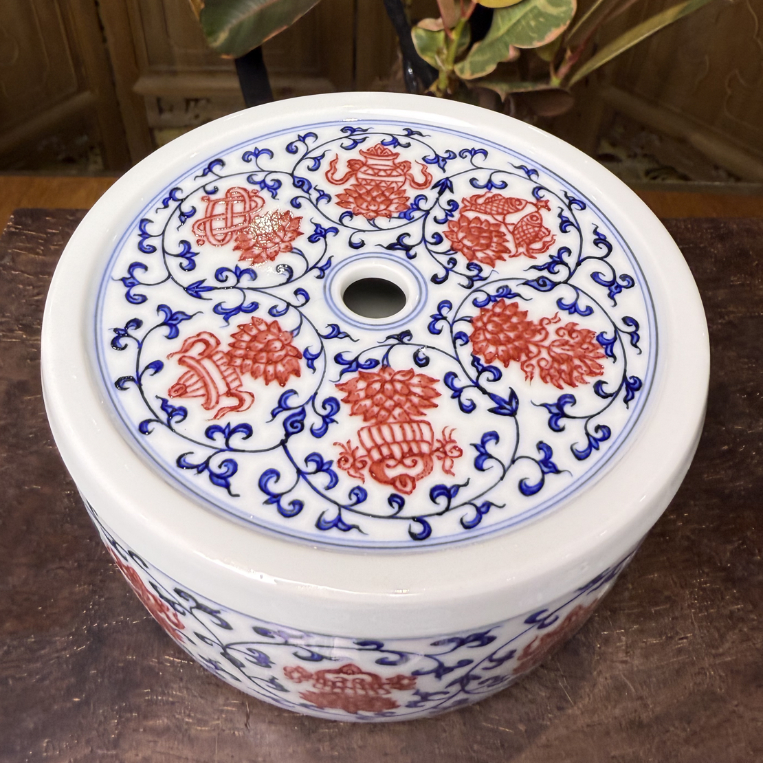 青花釉里红莲托八宝双层水洗