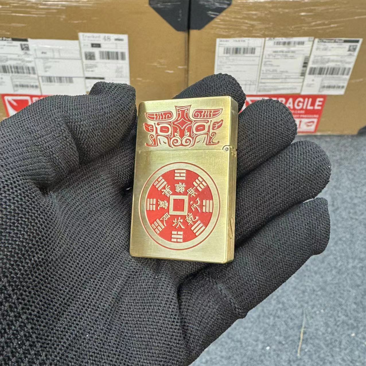 R8小重甲浮雕朱砂山鬼煤油打火机