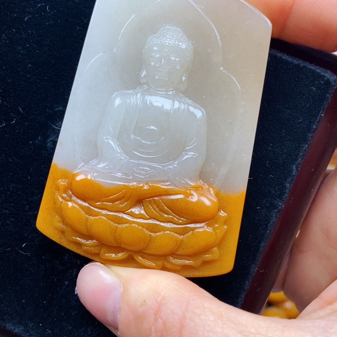 石英质玉（黄龙玉）颈饰未镶嵌