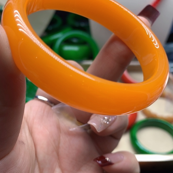 和田玉手镯未镶嵌手镯