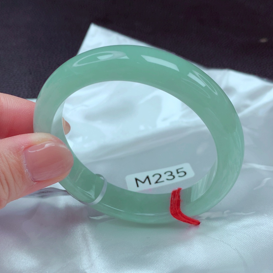 翡翠手镯未镶嵌手镯88