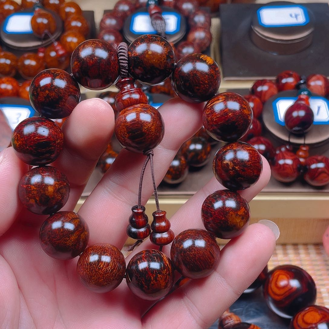 黄花梨/降香黄檀与****”黄金底山水