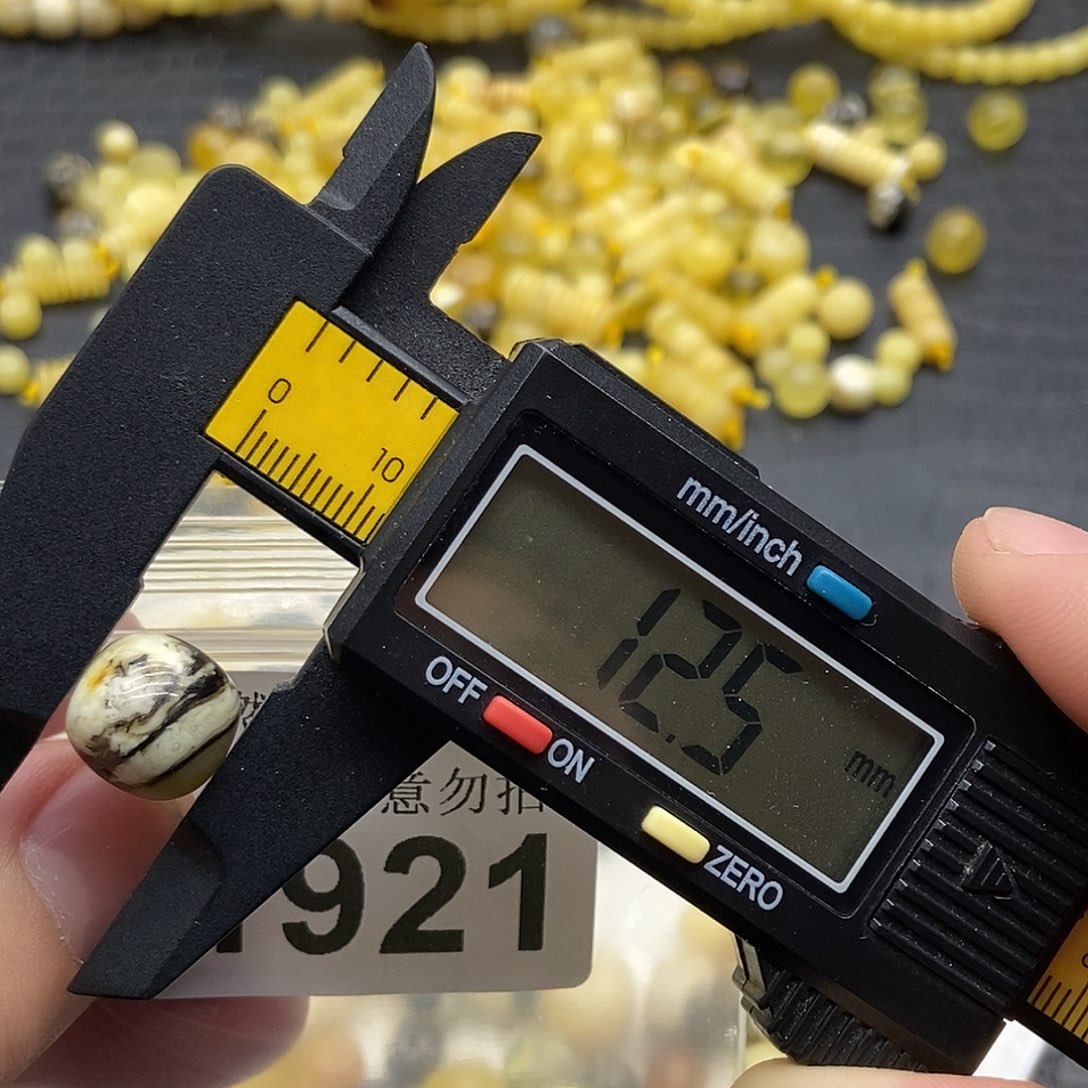 蜜蜡未镶嵌珠宝奇石