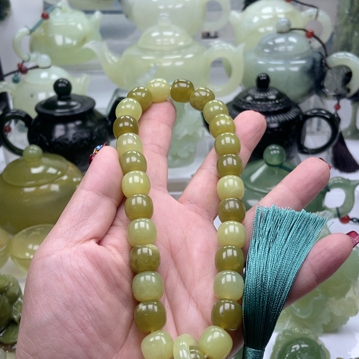 蛇纹石玉挂件未镶嵌