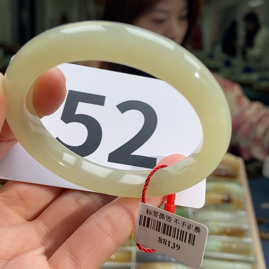 和田玉手镯未镶嵌纹