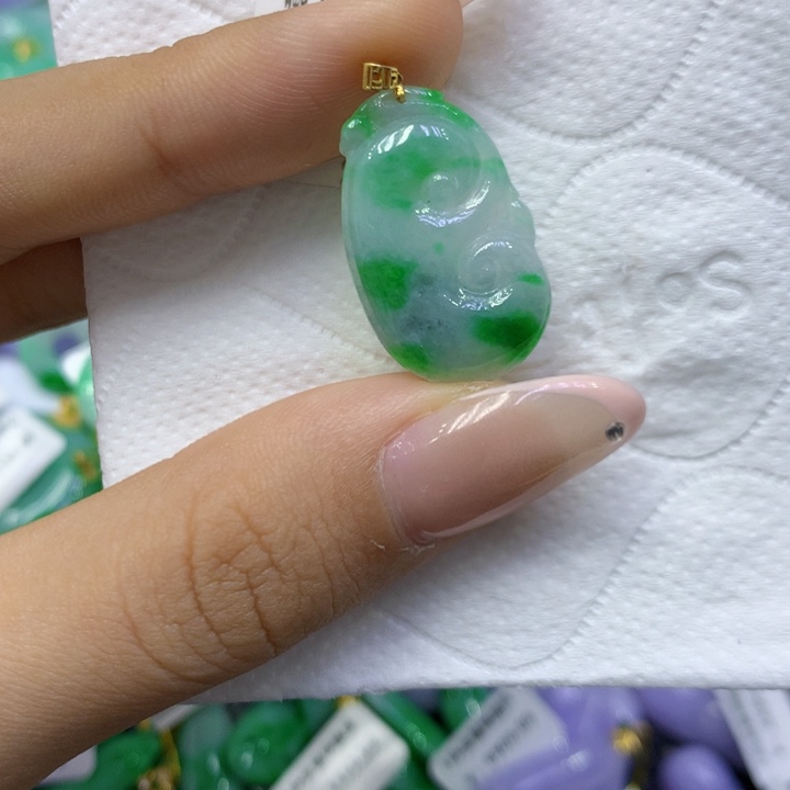 颈饰18K金镶嵌翡翠