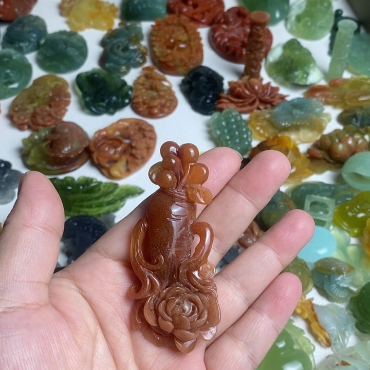 蛇纹石玉颈饰未镶嵌