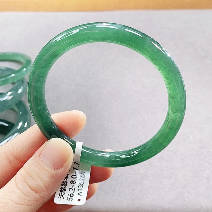 翡翠未镶嵌手镯（圆镯）