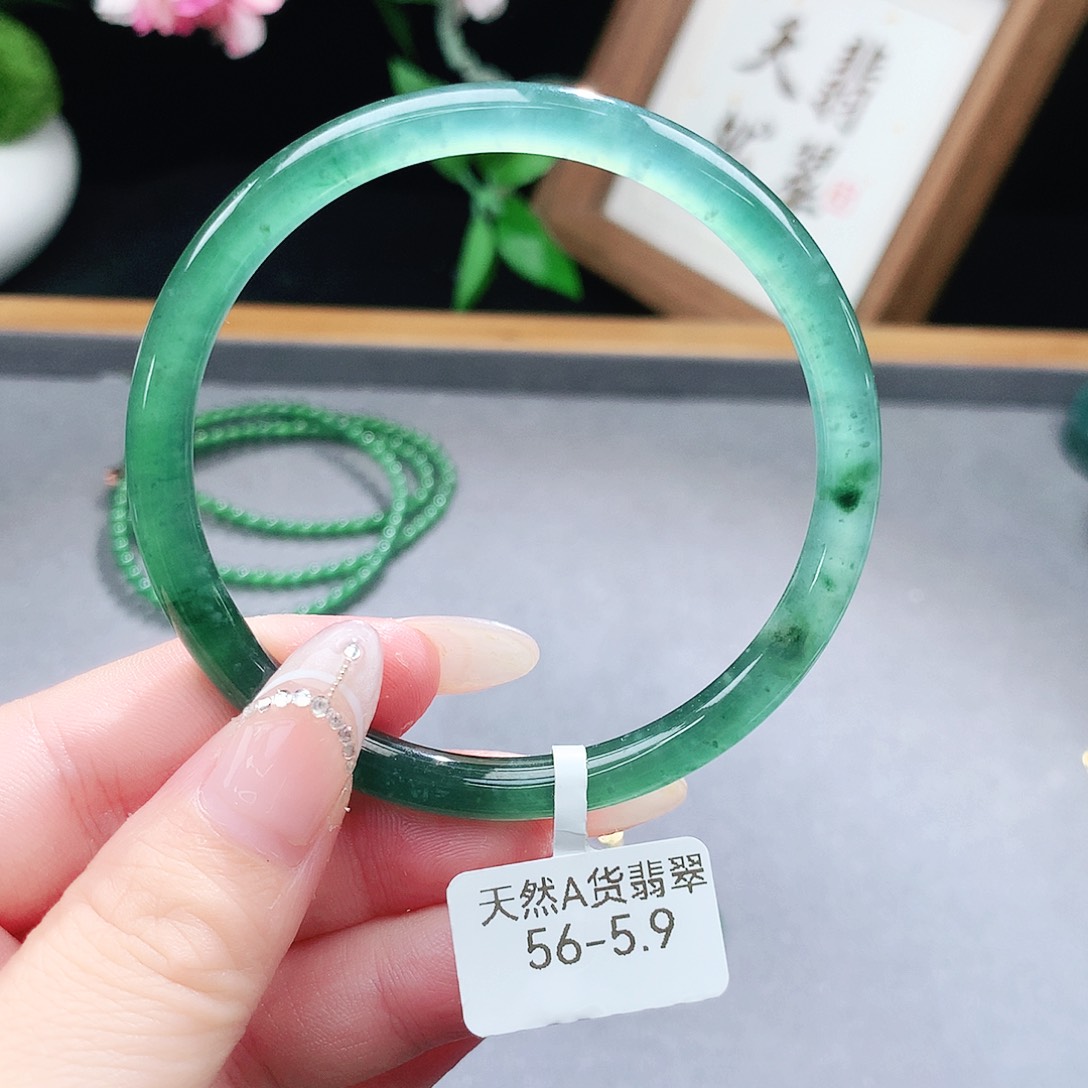 翡翠手镯（圆镯）未镶嵌