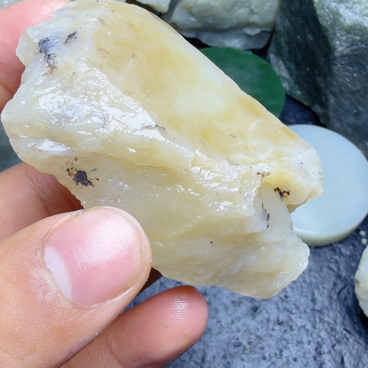 和田玉（糖玉）未镶嵌珠宝奇石