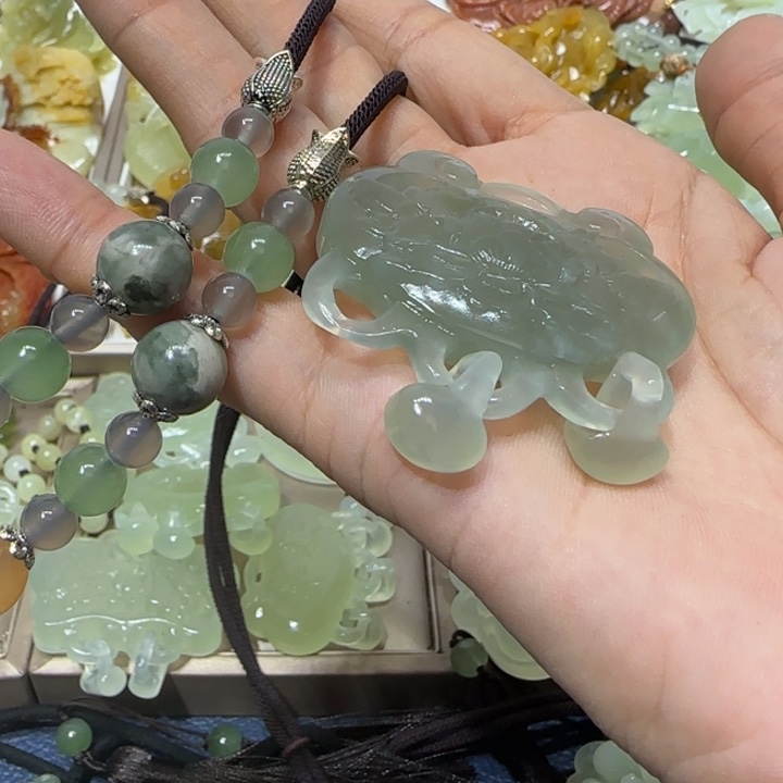 蛇纹石玉吊坠未镶嵌