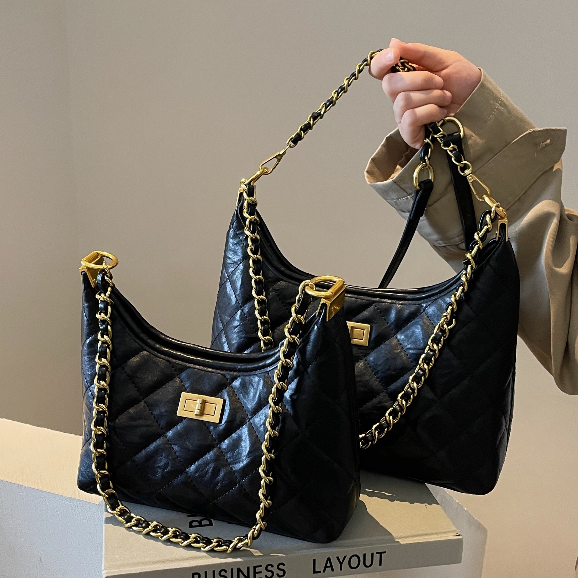 复古菱格小香风链条托特包包女2025新款通勤百搭腋下包单肩水桶包