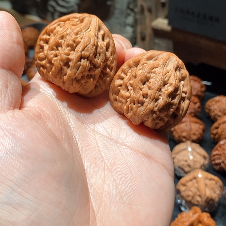 文玩核桃吊坠小*花虎头王