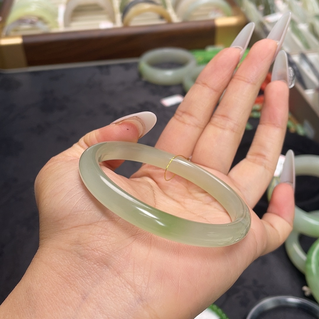 n***u和田玉未镶嵌手镯55