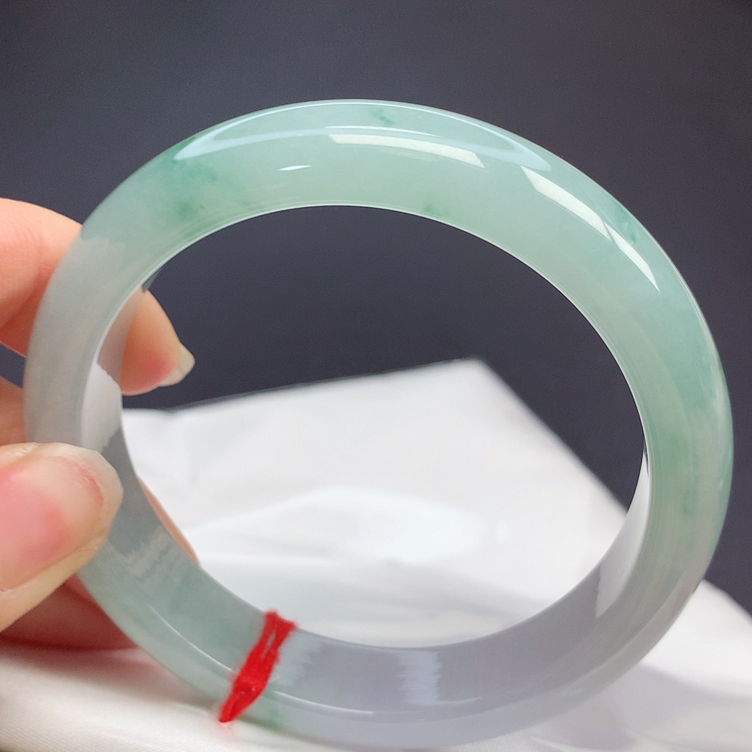 翡翠手镯未镶嵌l n n n n n n n n n