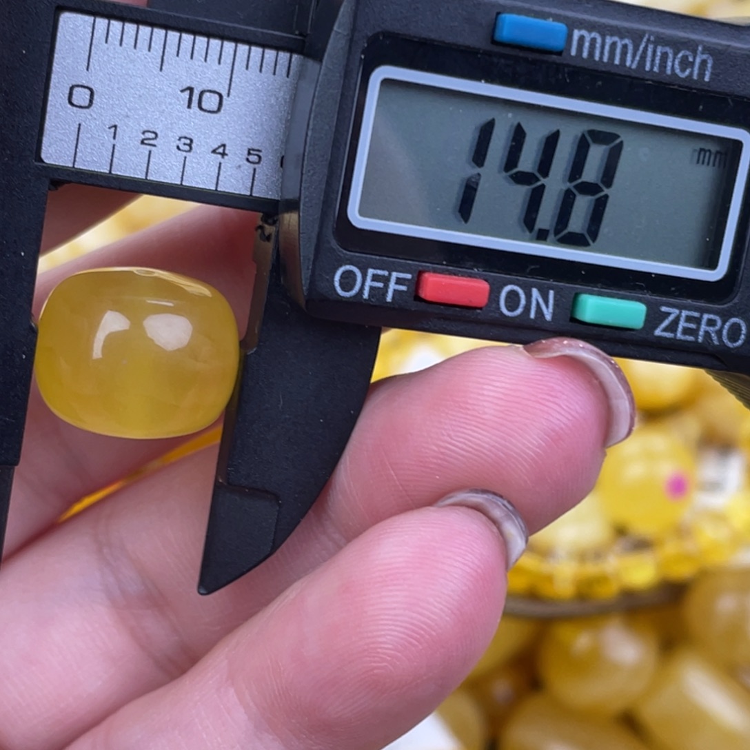 未镶嵌蜜蜡裸石417