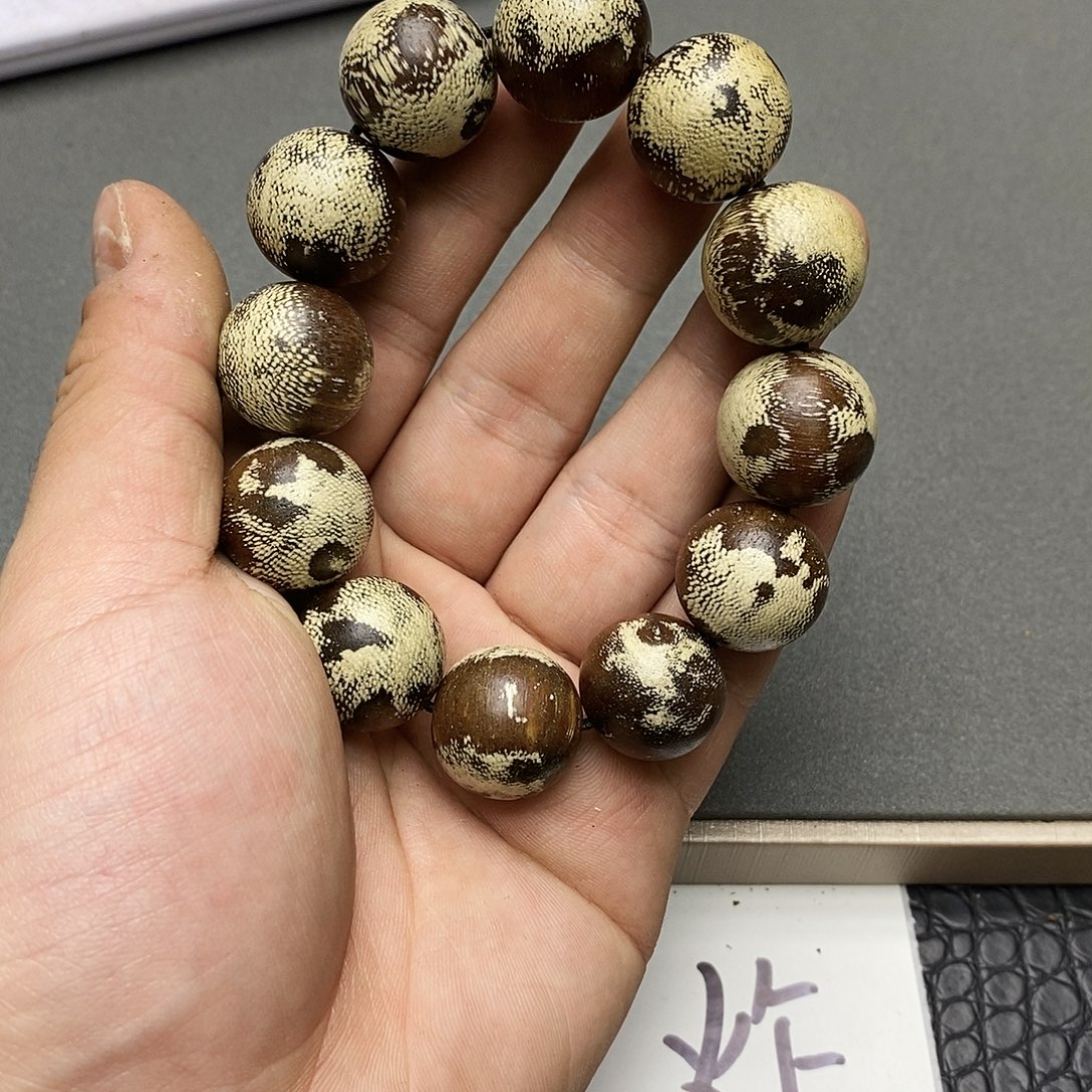 沉香碎屑沉香81昆仑梅格