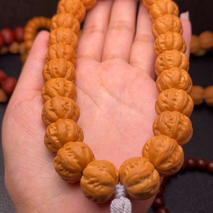 猴头核桃吊坠麻花手持17