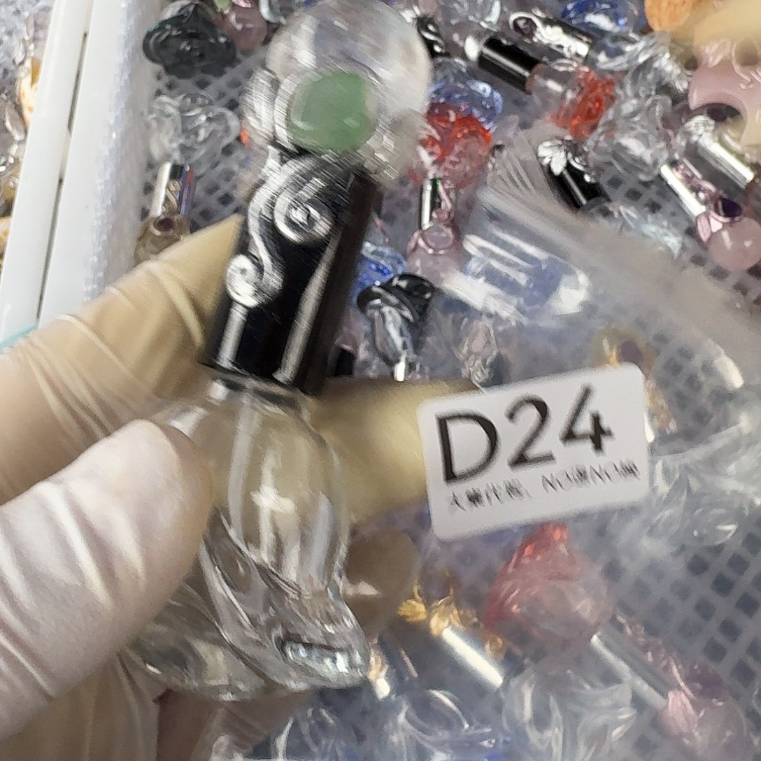 她***。颈饰水晶未镶嵌24