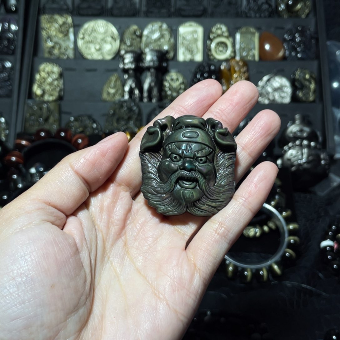 黑曜岩未镶嵌颈饰西**。