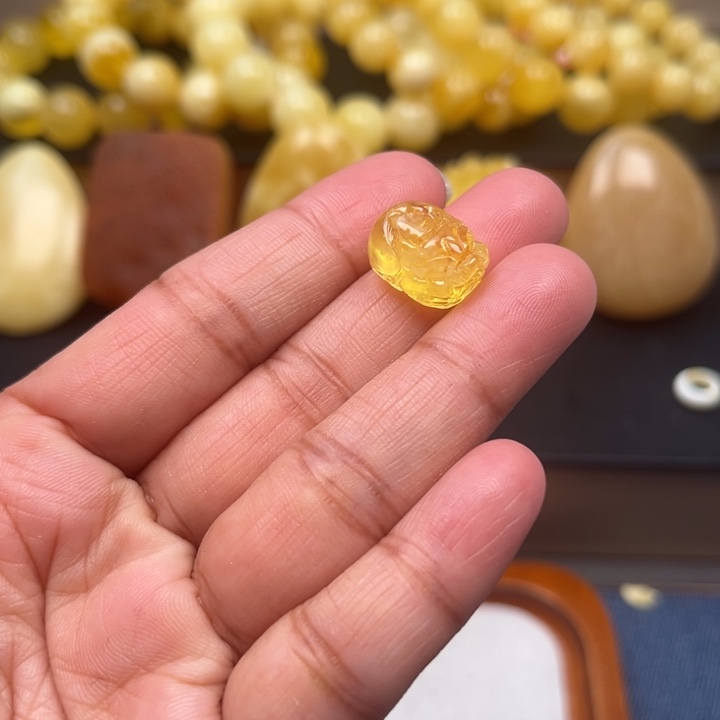 琥珀未镶嵌珠宝奇石M167号小貔貅