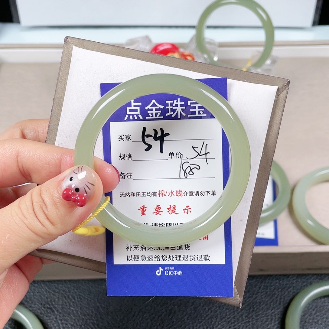 和田玉手镯未镶嵌奶***瓜