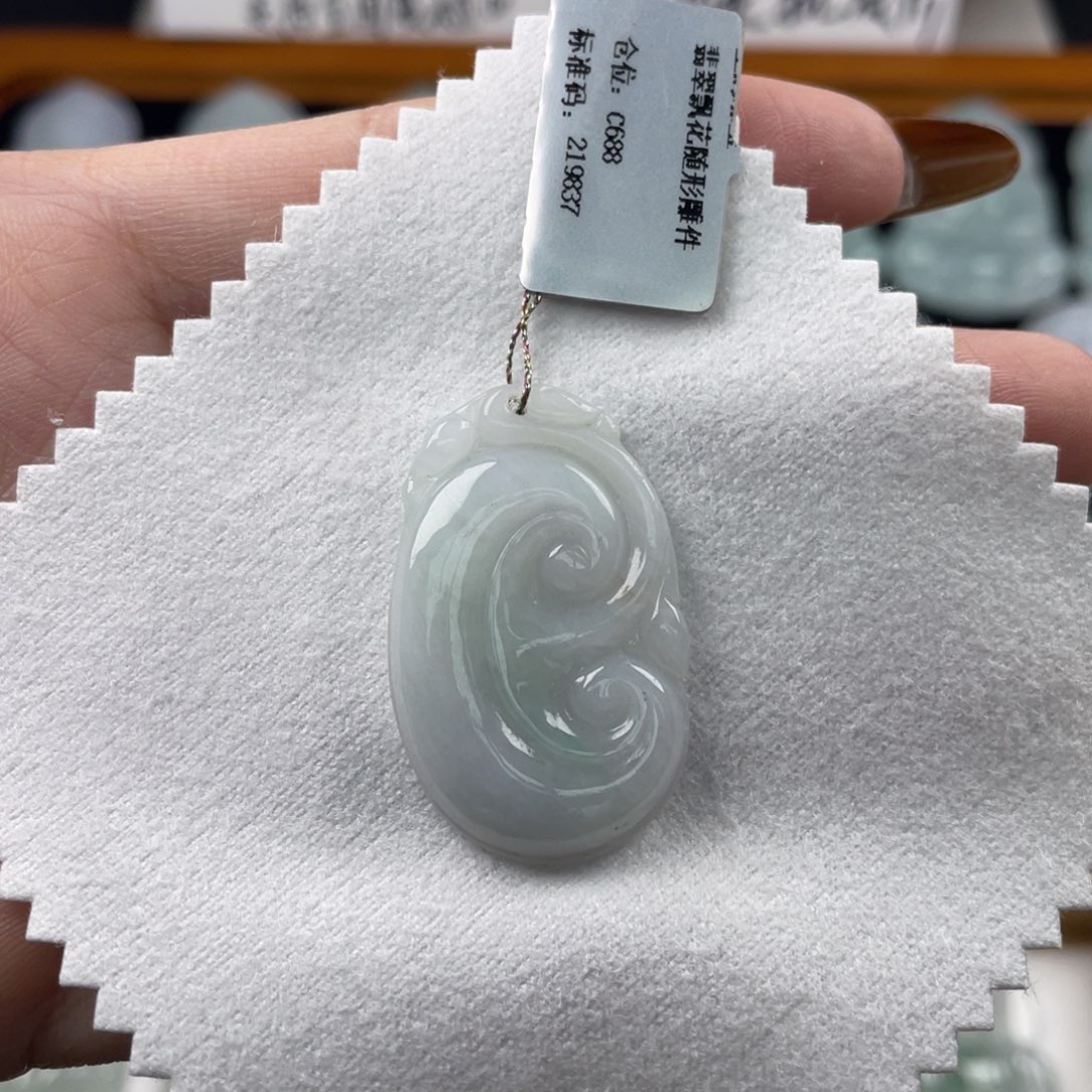 颈饰未镶嵌翡翠如意